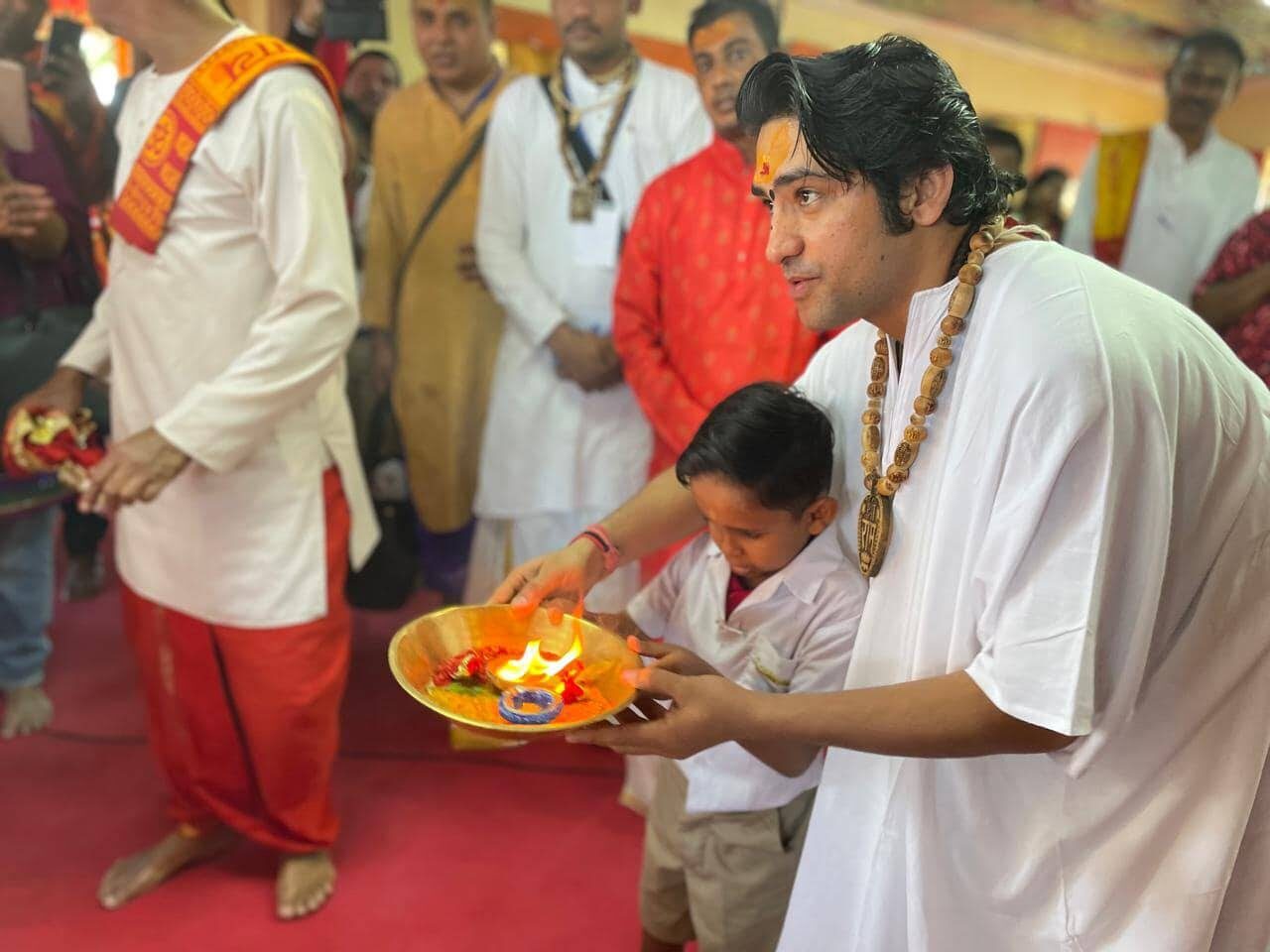 Aarti ceremony with a young devotee